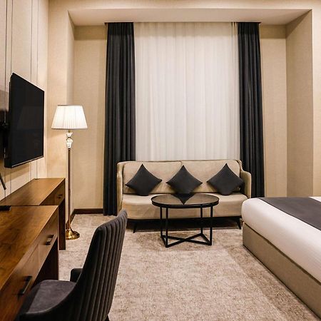 ホテル Wyndham Garden タシュケント エクステリア 写真