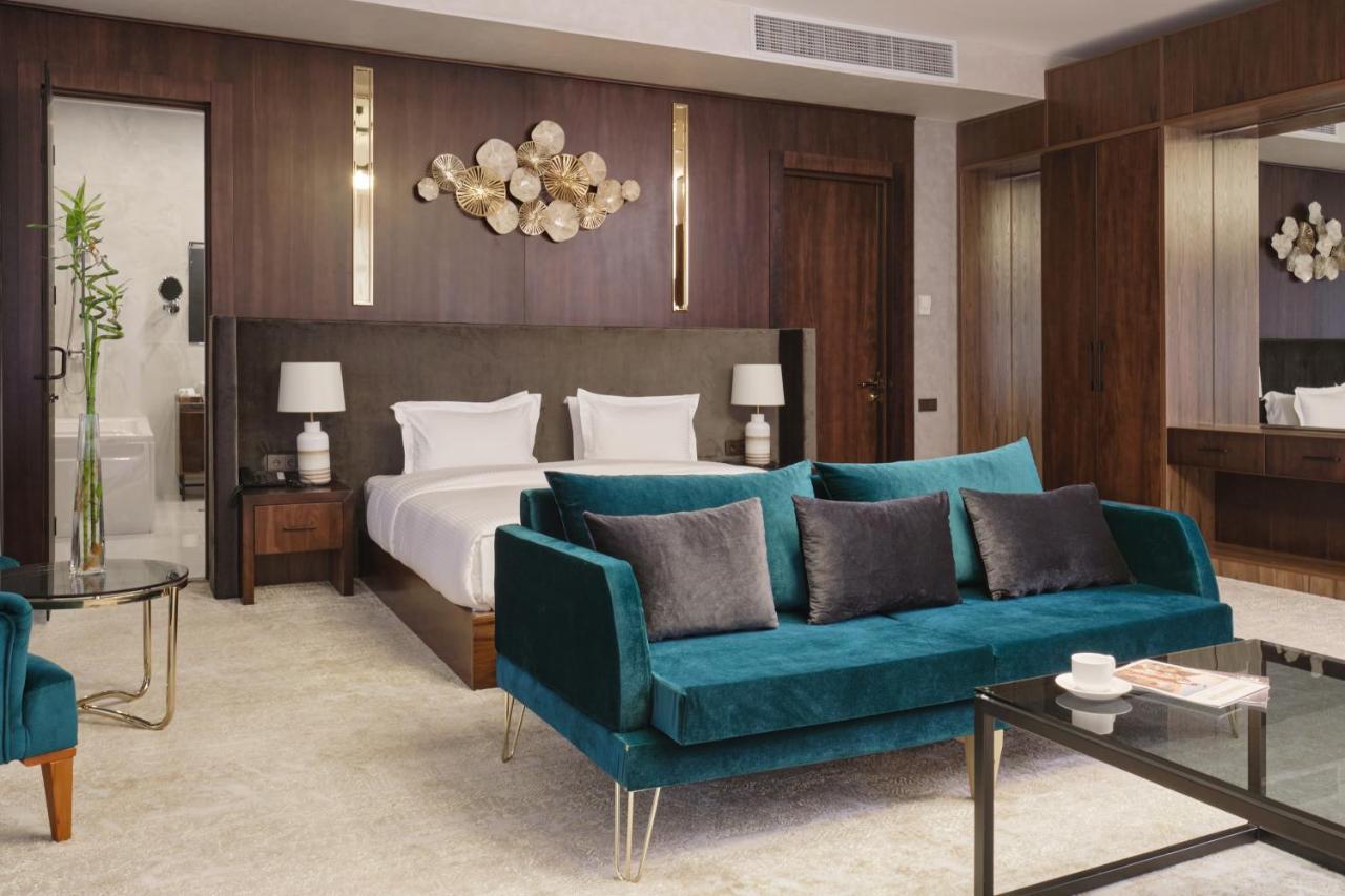 ホテル Wyndham Garden タシュケント エクステリア 写真