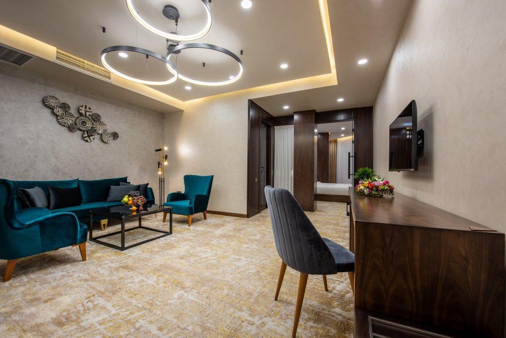 ホテル Wyndham Garden タシュケント エクステリア 写真