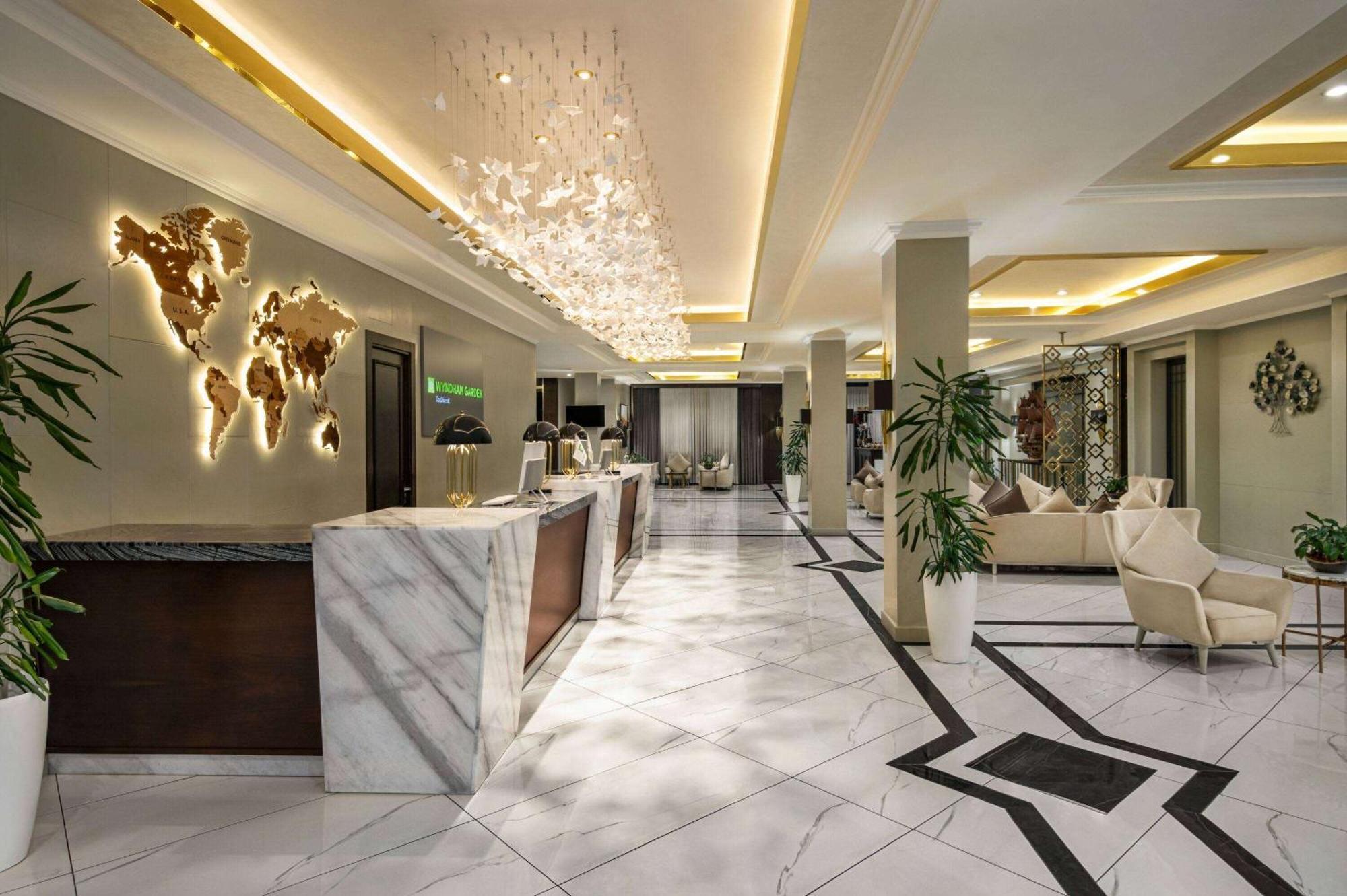 ホテル Wyndham Garden タシュケント エクステリア 写真