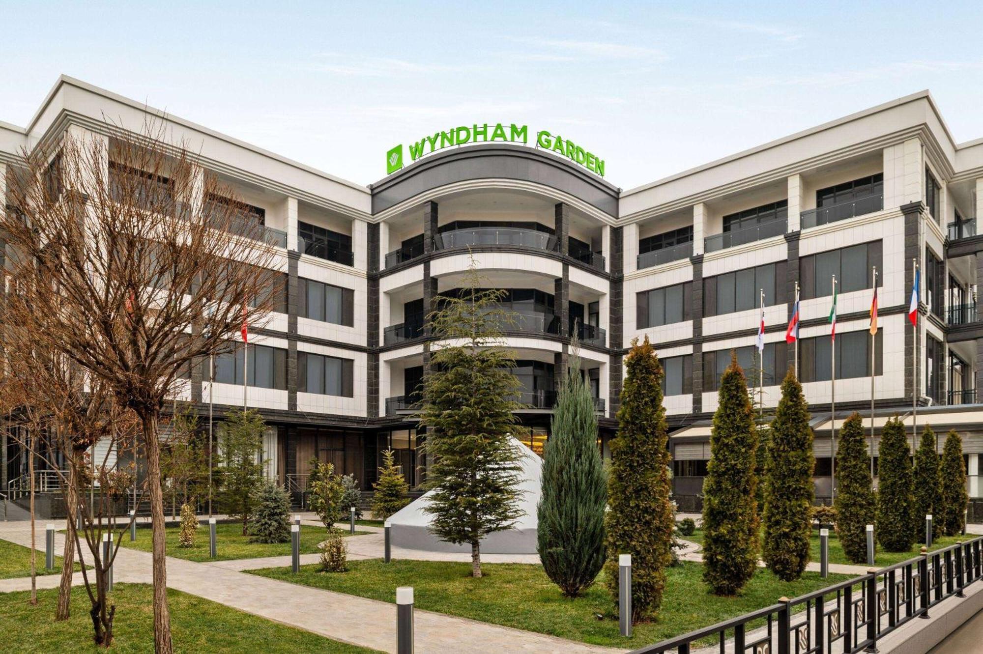 ホテル Wyndham Garden タシュケント エクステリア 写真