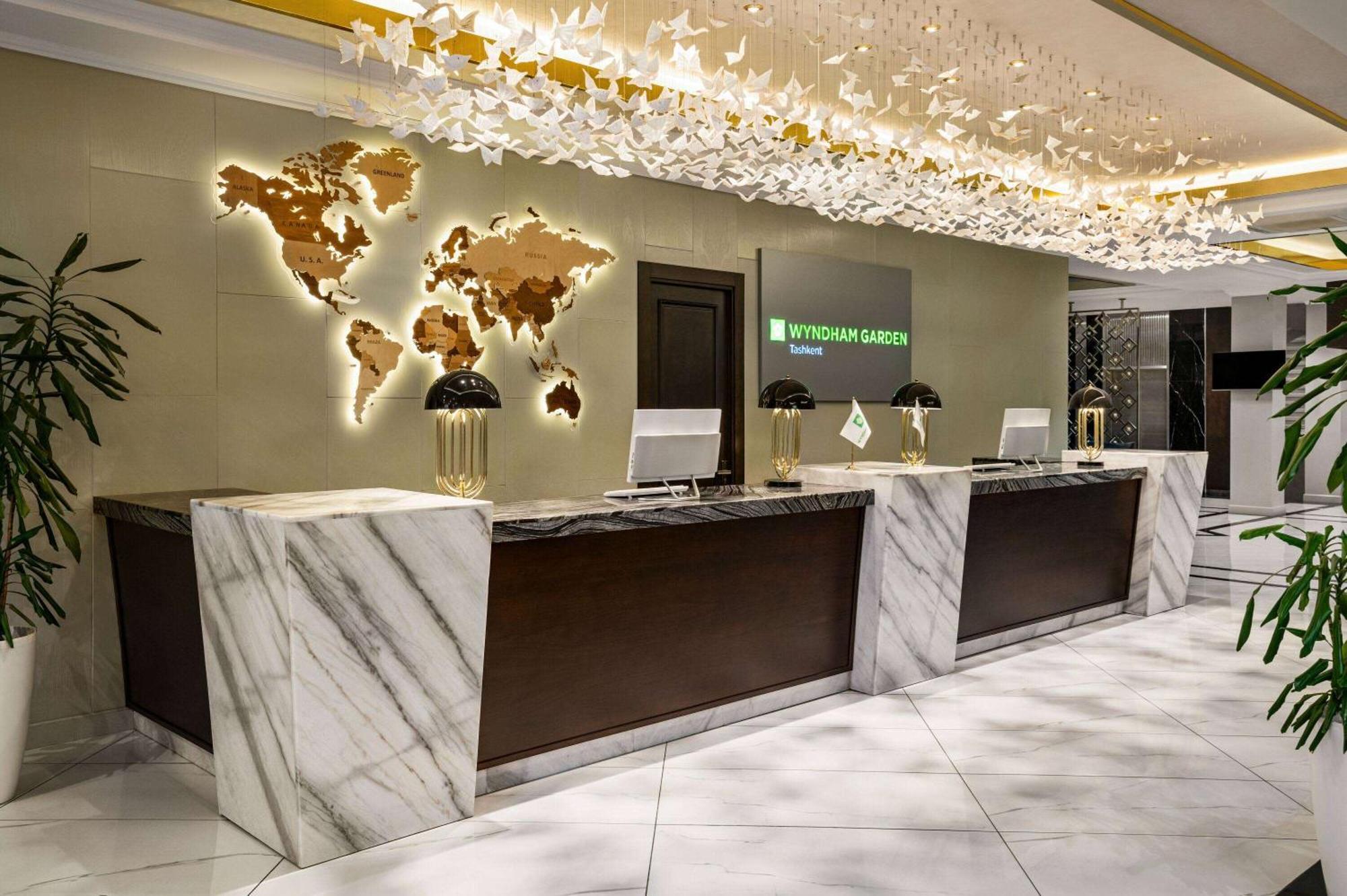 ホテル Wyndham Garden タシュケント エクステリア 写真
