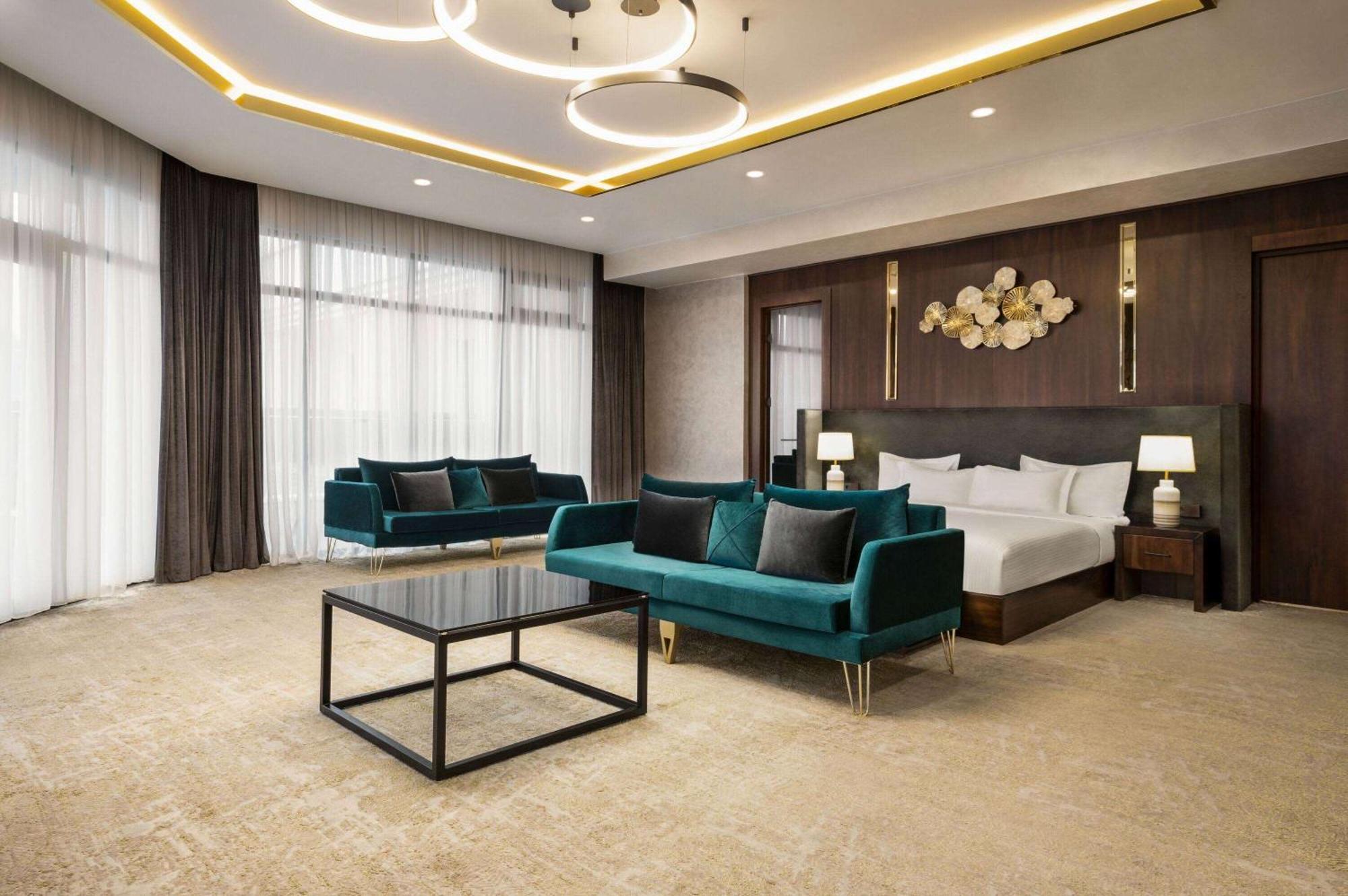 ホテル Wyndham Garden タシュケント エクステリア 写真
