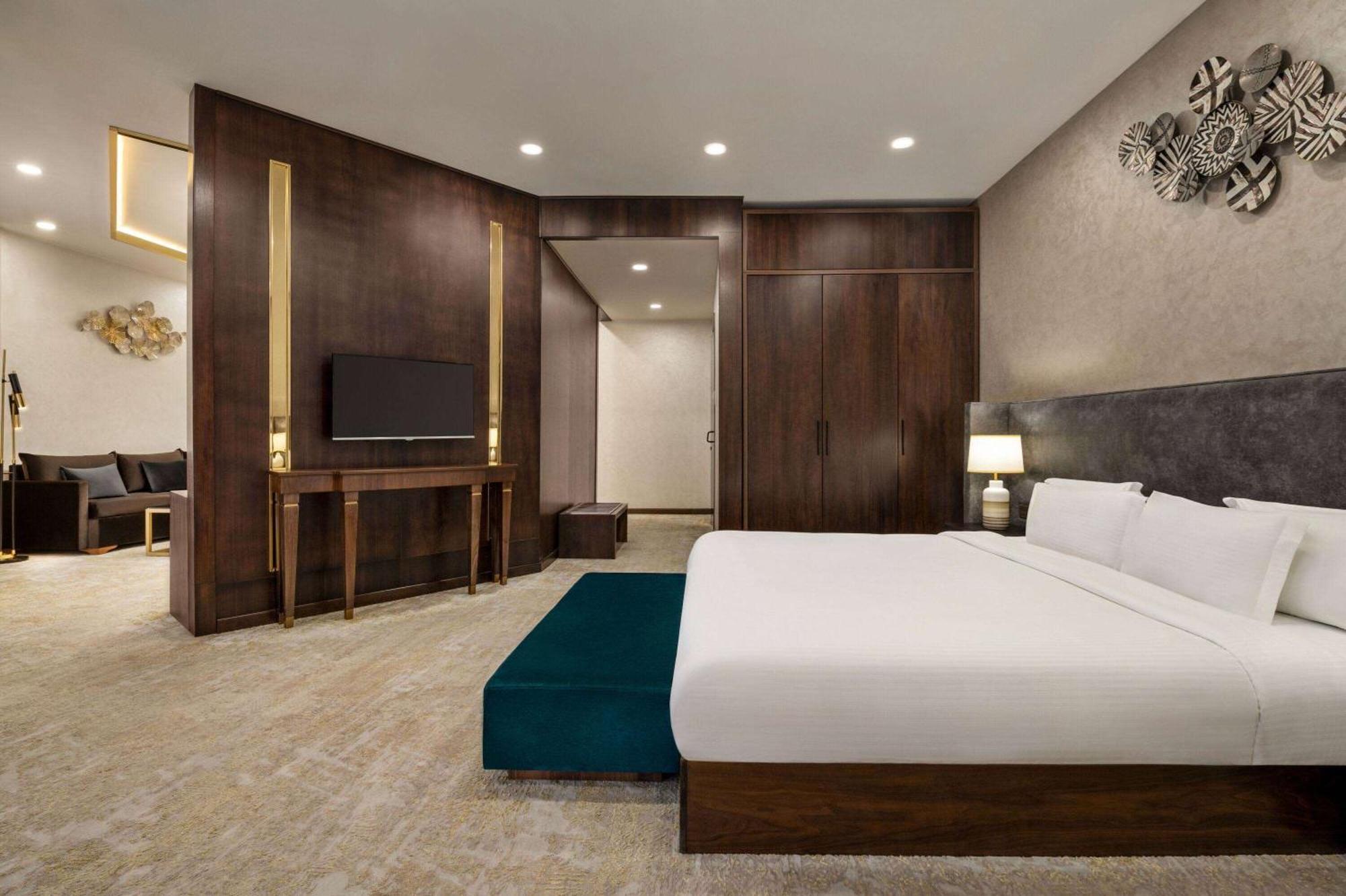 ホテル Wyndham Garden タシュケント エクステリア 写真