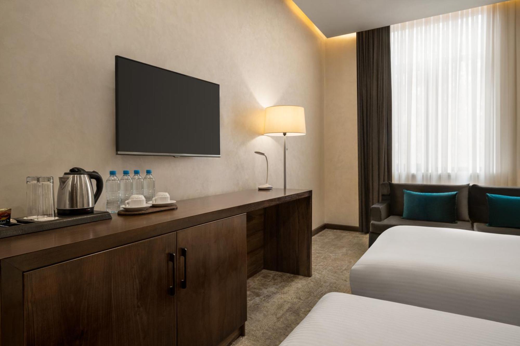 ホテル Wyndham Garden タシュケント エクステリア 写真
