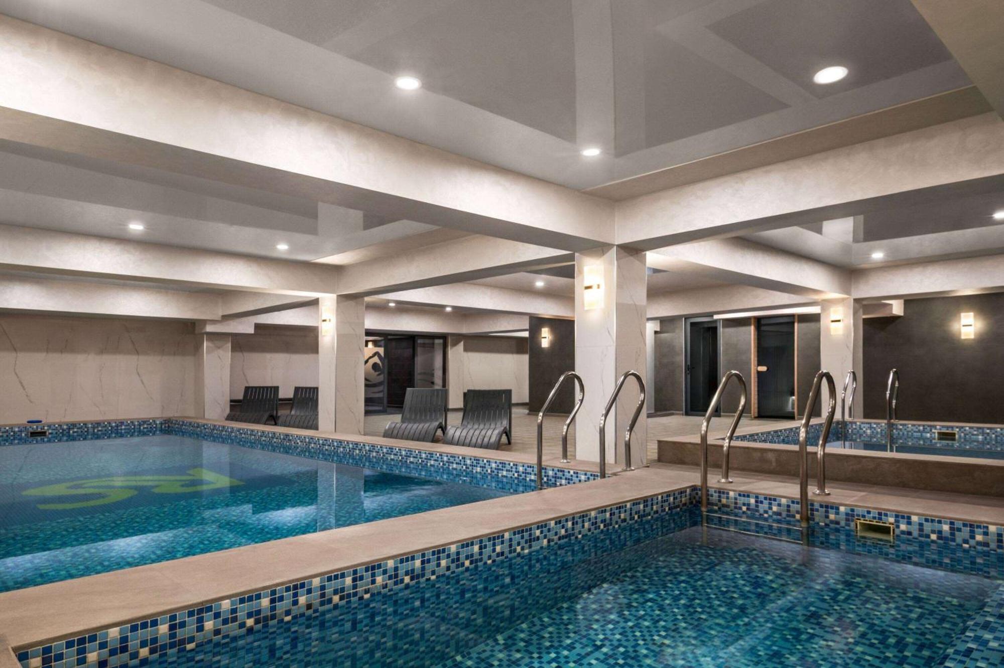 ホテル Wyndham Garden タシュケント エクステリア 写真