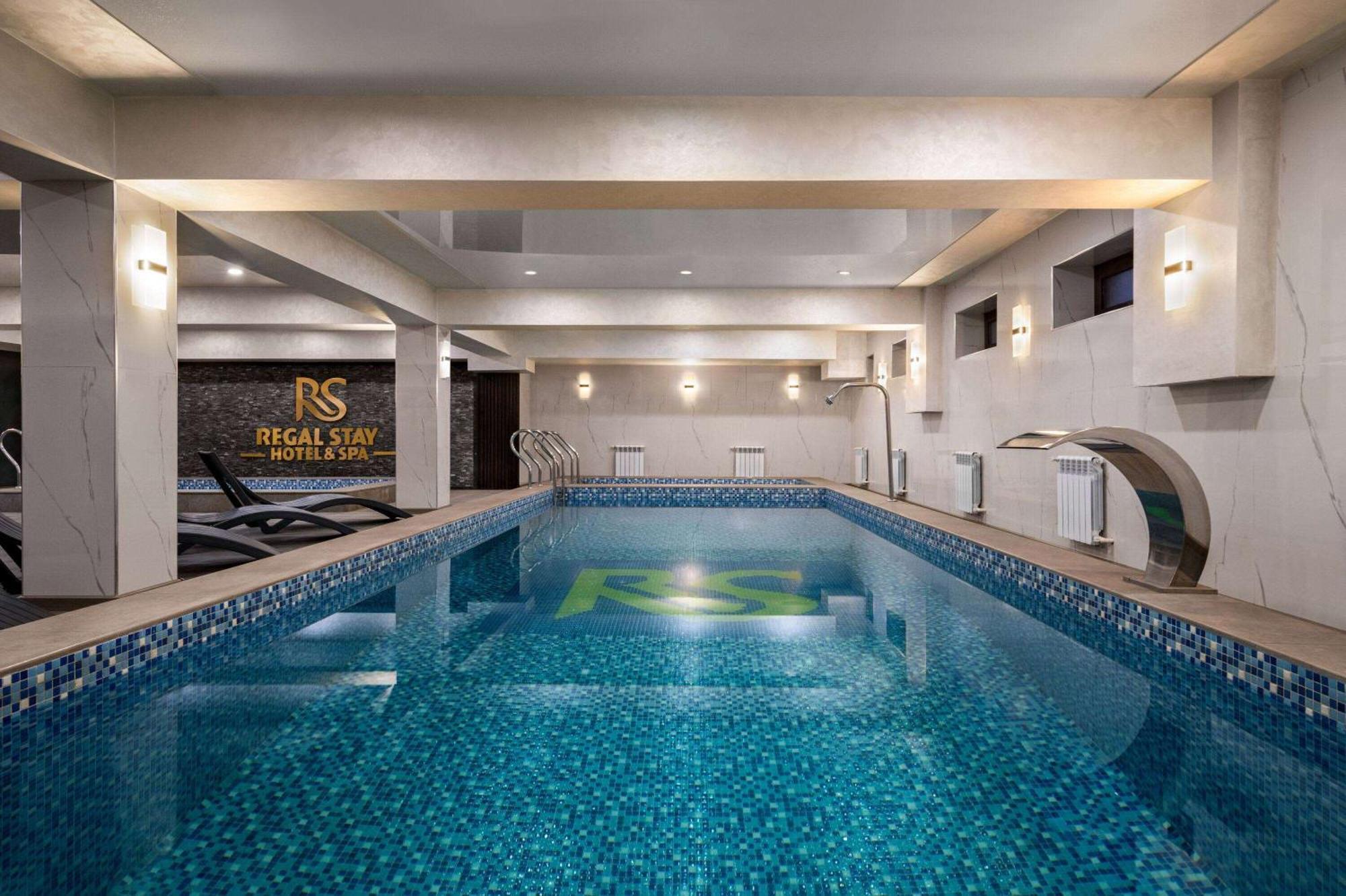 ホテル Wyndham Garden タシュケント エクステリア 写真