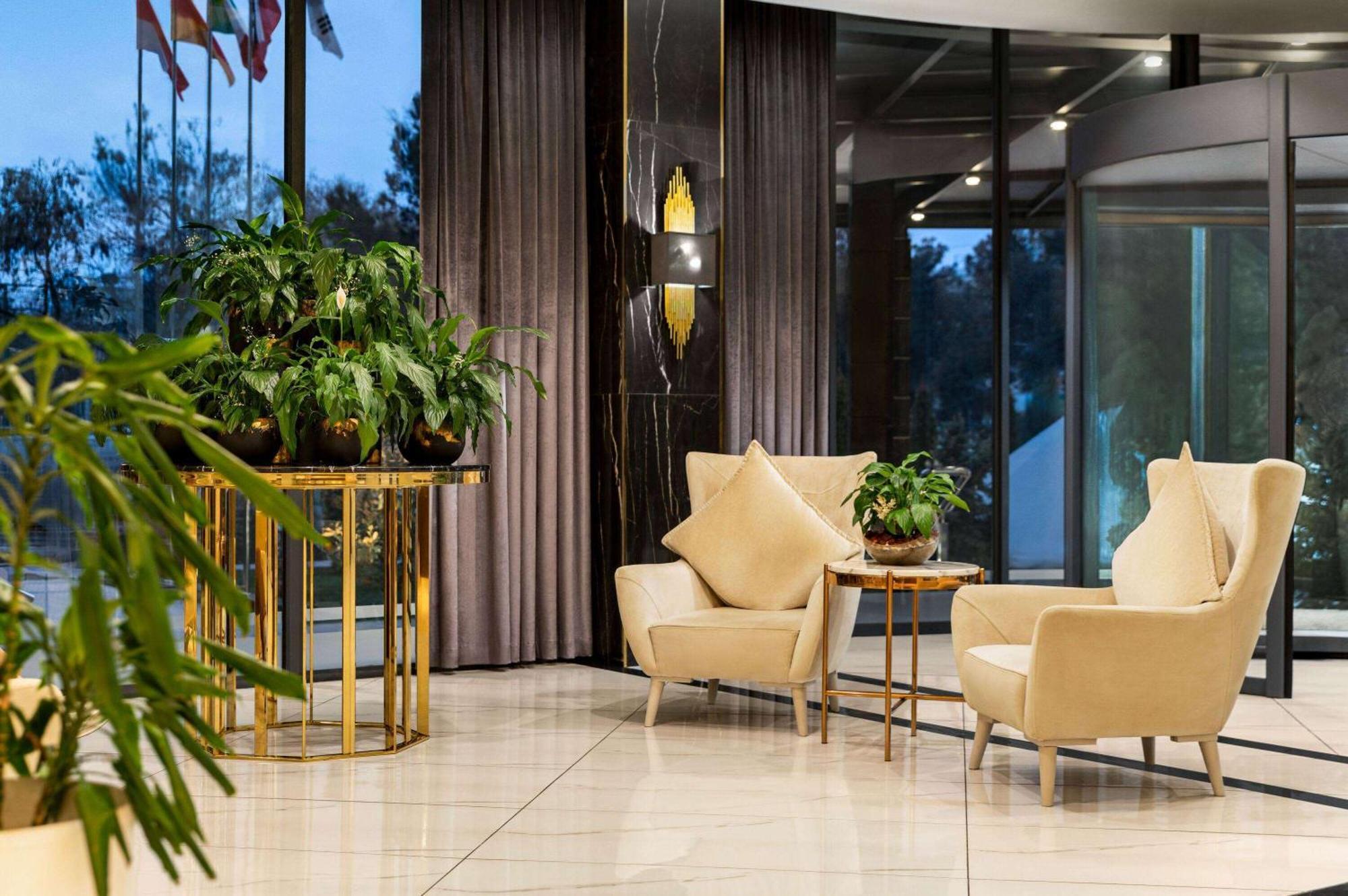 ホテル Wyndham Garden タシュケント エクステリア 写真