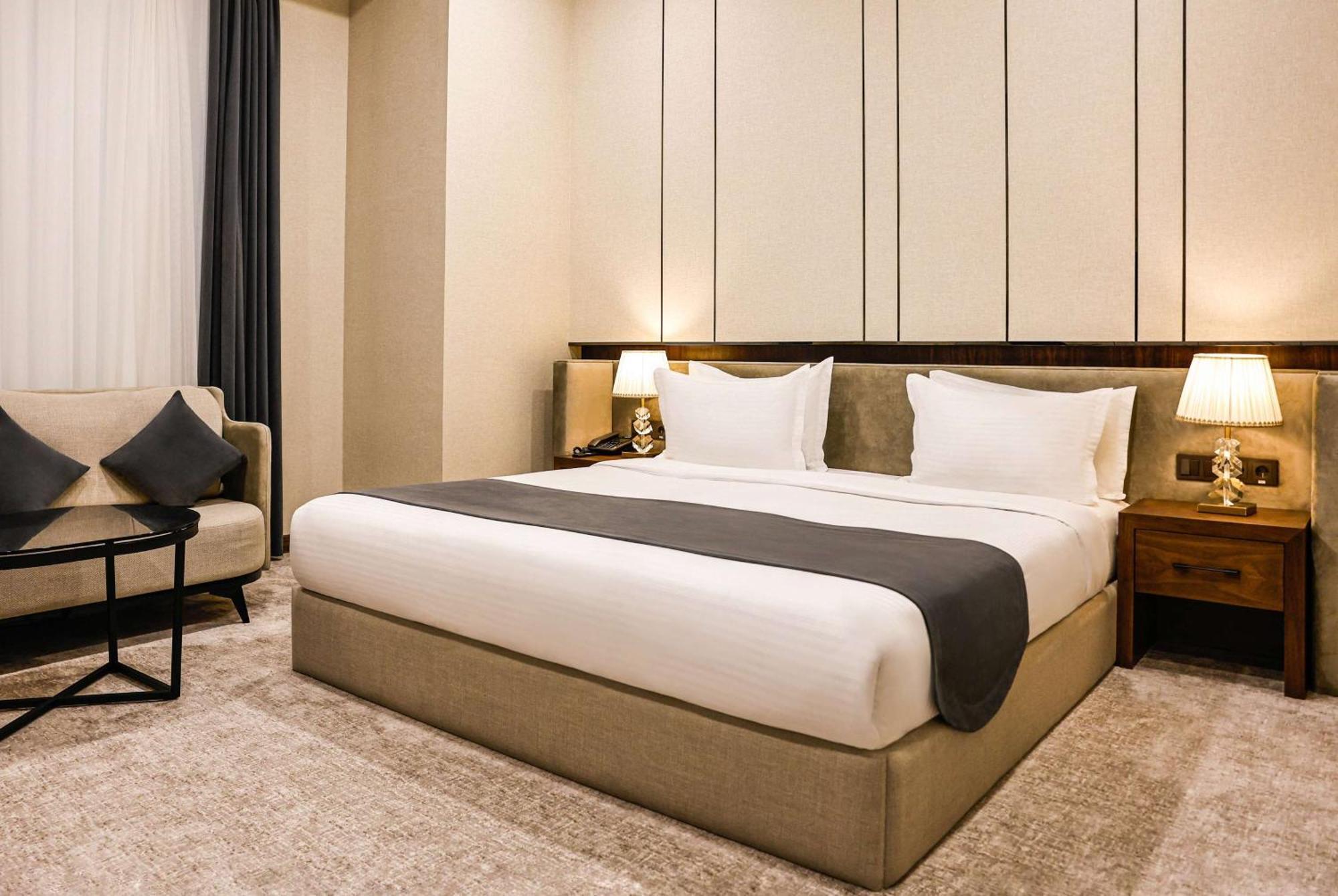 ホテル Wyndham Garden タシュケント エクステリア 写真