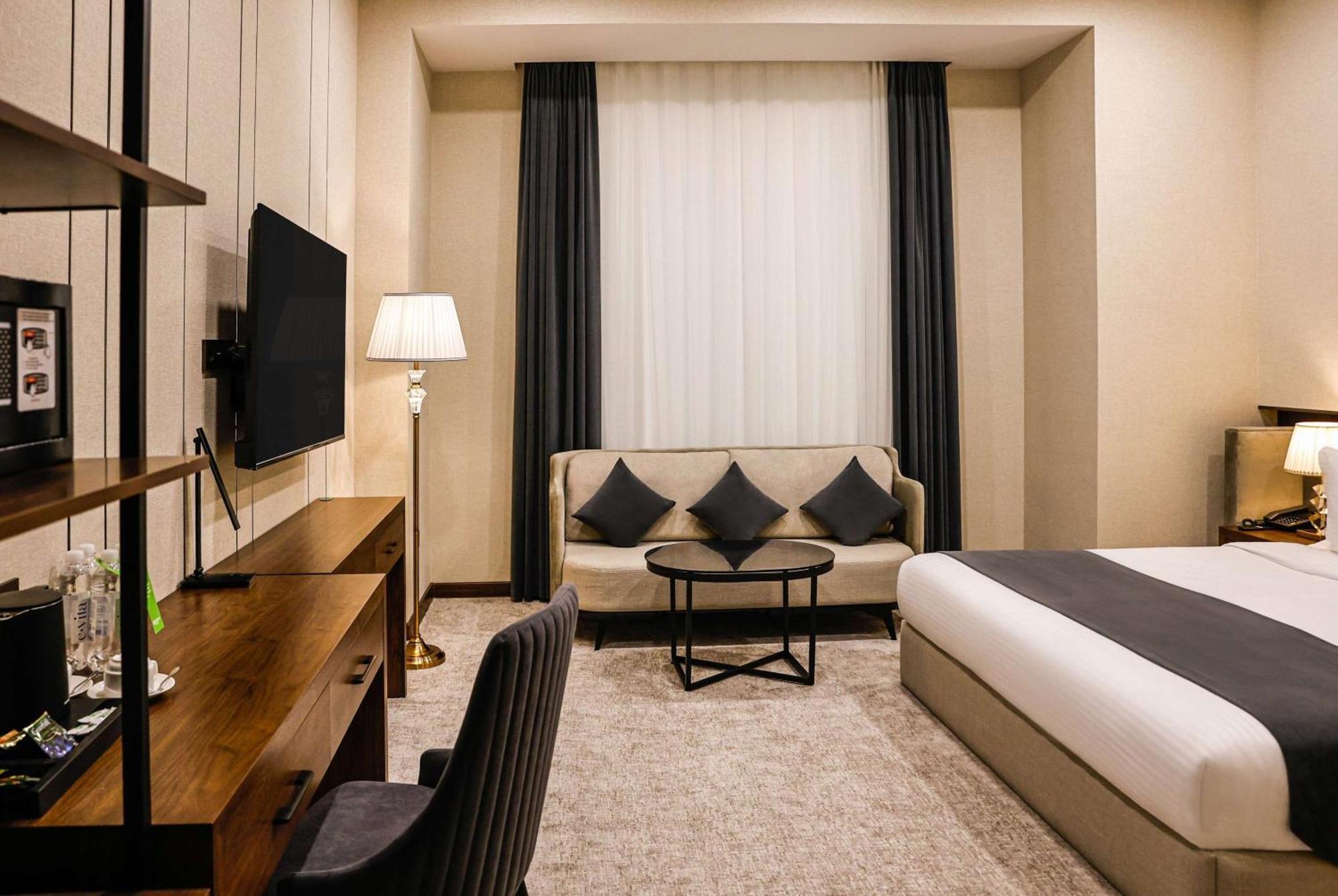 ホテル Wyndham Garden タシュケント エクステリア 写真